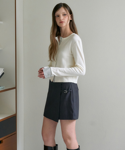 DEHEVE（デヘヴェ）の「Buckle Wrap Skirt Pants [Charcoal]（その他パンツ・レディース・チャコール・SMALL/MEDIUM）」の2枚目の写真