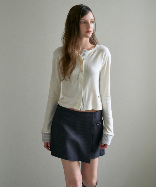 DEHEVE（デヘヴェ）の「Buckle Wrap Skirt Pants [Charcoal]（その他パンツ・レディース・チャコール・SMALL/MEDIUM）」の3枚目の写真