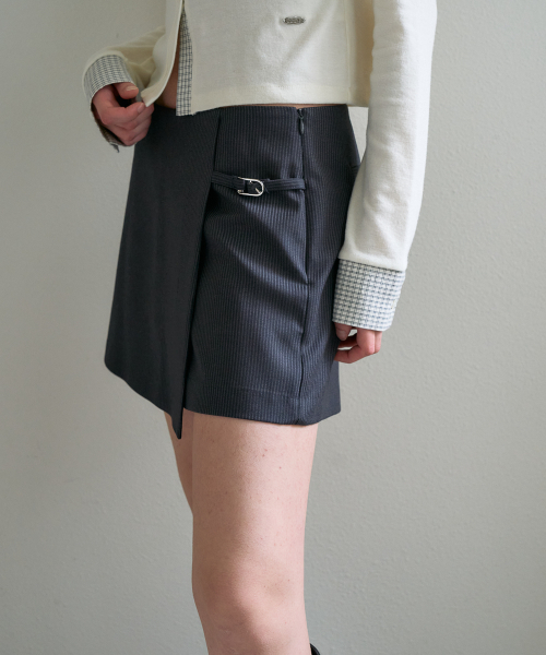 DEHEVE（デヘヴェ）の「Buckle Wrap Skirt Pants [Charcoal]（その他パンツ・レディース・チャコール・SMALL/MEDIUM）」の7枚目の写真