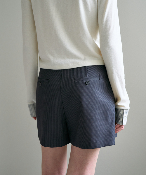 DEHEVE（デヘヴェ）の「Buckle Wrap Skirt Pants [Charcoal]（その他パンツ・レディース・チャコール・SMALL/MEDIUM）」の8枚目の写真