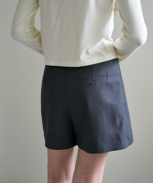DEHEVE（デヘヴェ）の「Buckle Wrap Skirt Pants [Charcoal]（その他パンツ・レディース・チャコール・SMALL/MEDIUM）」の9枚目の写真