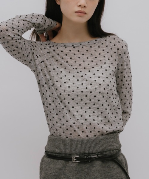 duei（デュイ）の「小花柄フロッキーロングスリーブTシャツ（Tシャツ/カットソー・レディース・グレー/ベージュ/ブラウン・FREE）」の5枚目の写真