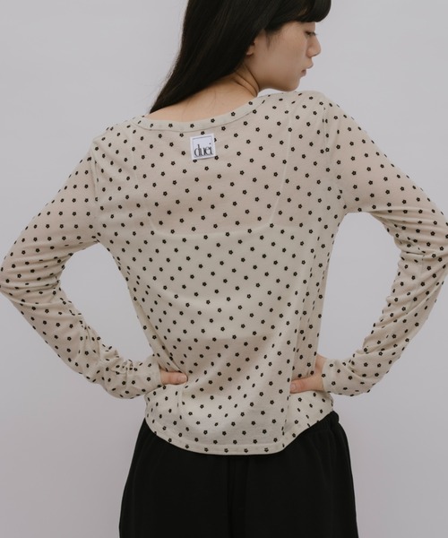 duei（デュイ）の「小花柄フロッキーロングスリーブTシャツ（Tシャツ/カットソー・レディース・グレー/ベージュ/ブラウン・FREE）」の17枚目の写真