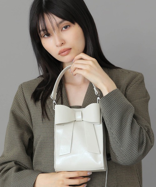 Casselini(キャセリーニ)の「Casselini(キャセリーニ)2WAYリボンミニバッグ(ショルダーバッグ・レディース・ブラック/アイボリー/シルバー/レッド・FREE)」の1枚目の写真