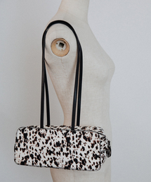 【MOHI/モヒ】 cow square bag