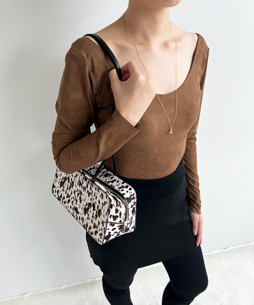 MOHI（モヒ）の「【MOHI/モヒ】 cow square bag（ボストンバッグ・レディース・ホワイト・FREE）」の11枚目の写真