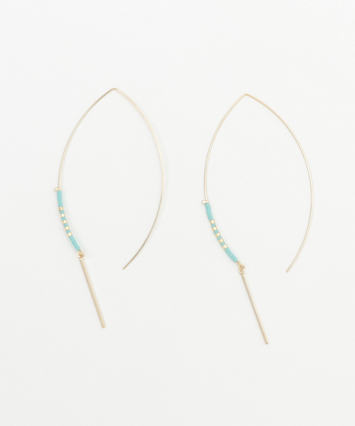 Culture Medium（カルチャーミディアム）の「ロングカーブビーズフックピアス（ピアス（両耳用）・レディース・ブラック/サックスブルー/ホワイト/ピンク・FREE）」の4枚目の写真