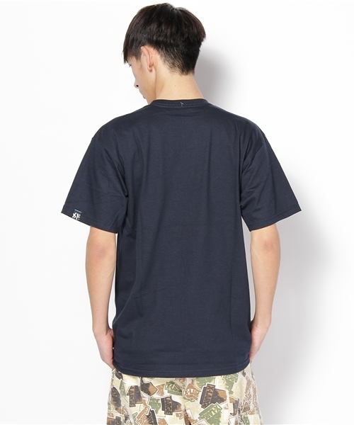 XLARGE（エクストララージ）の「S/S TEE THE ILLA（Tシャツ/カットソー・メンズ・アッシュグレー/グリーン/ネイビー・SMALL/MEDIUM/LARGE/X-LARGE）」の5枚目の写真