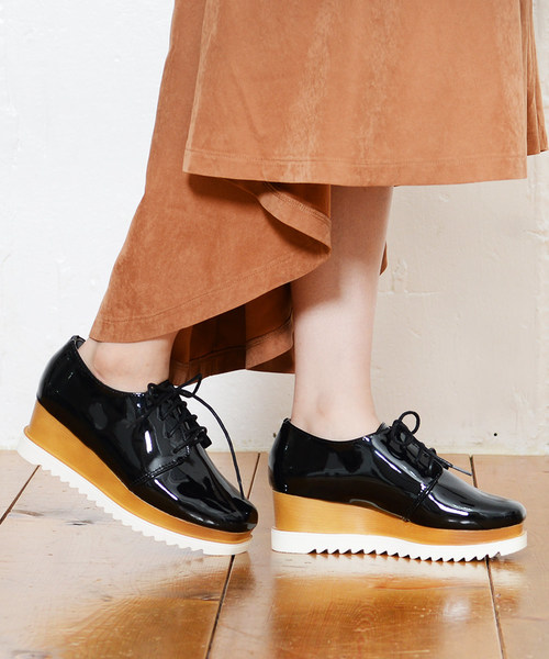 shopnikoniko(ショップニコニコ)の「厚底ローファーシューズ(ローファー・レディース・シルバー/ブラック系その他/ブラック/ダークブラウン/ベージュ・L/S/SS/LL/M)」の2枚目の写真