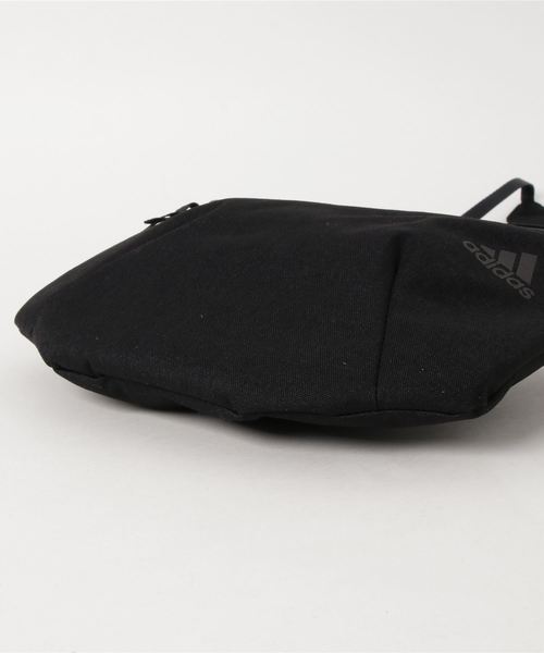 adidas（アディダス）の「アディダス ZNEサコッシュ（ボディバッグ/ウエストポーチ・メンズ・ブラック・ONE SIZE）」の4枚目の写真