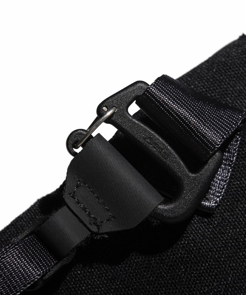 adidas（アディダス）の「アディダス ZNEサコッシュ（ボディバッグ/ウエストポーチ・メンズ・ブラック・ONE SIZE）」の8枚目の写真