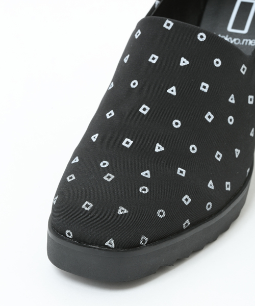 i（アイ）の「プリント厚底パンプス（パンプス・レディース・ホワイト/ブラック・LARGE/MEDIUM/SMALL）」の5枚目の写真