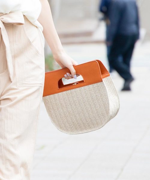 KOBE LETTUCE（コウベレタス）の「レザーカゴコンビハーフムーンバッグ（かごバッグ・レディース・ブラック/オレンジ/キャメル・FREE）」の3枚目の写真