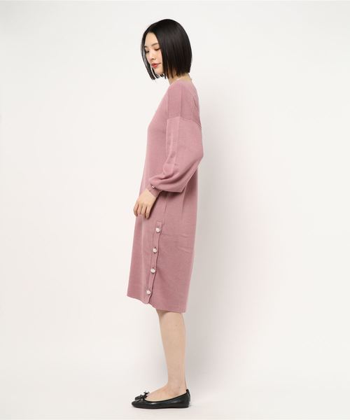 axes femme（アクシーズファム）の「ネックレス付ニットワンピース（ワンピース・レディース・ブラック/ピンク/グレイッシュベージュ・MEDIUM）」の4枚目の写真