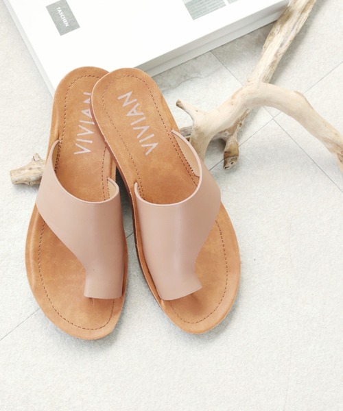 VIVIAN（ヴィヴィアン）の「アシメトングカジュアルコンフォートトングサンダル（サンダル・レディース・アイボリー/シルバー/ベージュ系その他6/グレー系その他7/パイソン/キャメル/D/ダークブラウン/ブラック/ホワイト/ゼブラ/ナチュラル/ホワイト×レッド/ゴールド/プラチナム・L/LL/M/S/XL）」の17枚目の写真