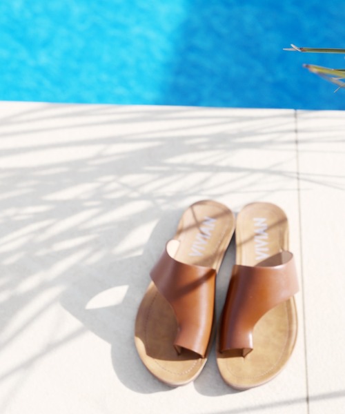 VIVIAN（ヴィヴィアン）の「アシメトングカジュアルコンフォートトングサンダル（サンダル・レディース・アイボリー/シルバー/ベージュ系その他6/グレー系その他7/パイソン/キャメル/D/ダークブラウン/ブラック/ホワイト/ゼブラ/ナチュラル/ホワイト×レッド/ゴールド/プラチナム・L/LL/M/S/XL）」の18枚目の写真