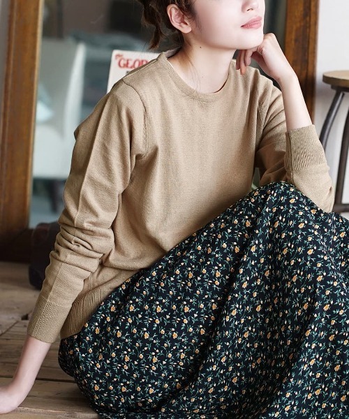 zootie（ズーティー）の「【ロングシーズン楽しめる、人気No.1綿ニット】オーディナリー コットンニット セーター［クルーネック］（ニット/セーター・レディース・ネイビー/ホワイト×ブラック/レンガ/ブラック/ブルー/キャメル/サンドベージュ/杢グレー/チャコール/グリーン/ダークブラウン/マスタード/オフホワイト/パープル/ピンク/ミント/ブルー系その他/ピンク系その他/ベージュ/イエロー/オレンジ系その他/ブルーグリーン/パープル系その他/オレンジ系その他2/ブルー系その他2/イエロー系その他/グレイッシュブルー/モスグリーン/ライトピンク/ライトグリーン/バーガンディー/ベージュ系その他/チェリーピンク/ライム/シアン/ライトブラウン/グリーン系その他/レッド系/アッシュブラウン・3L/L/LL/M）」の9枚目の写真