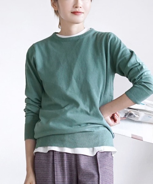 zootie（ズーティー）の「【ロングシーズン楽しめる、人気No.1綿ニット】オーディナリー コットンニット セーター［クルーネック］（ニット/セーター・レディース・ネイビー/ホワイト×ブラック/レンガ/ブラック/ブルー/キャメル/サンドベージュ/杢グレー/チャコール/グリーン/ダークブラウン/マスタード/オフホワイト/パープル/ピンク/ミント/ブルー系その他/ピンク系その他/ベージュ/イエロー/オレンジ系その他/ブルーグリーン/パープル系その他/オレンジ系その他2/ブルー系その他2/イエロー系その他/グレイッシュブルー/モスグリーン/ライトピンク/ライトグリーン/バーガンディー/ベージュ系その他/チェリーピンク/ライム/シアン/ライトブラウン/グリーン系その他/レッド系/アッシュブラウン・3L/L/LL/M）」の21枚目の写真