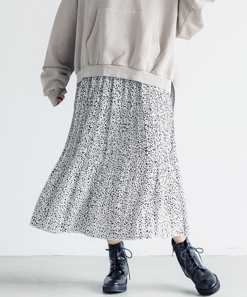 coca(coca)(コカ)の「プチアニマル柄スカート(スカート・レディース・ホワイト/ブラック・ONE SIZE)」の2枚目の写真