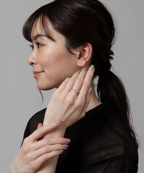 COCOSHNIK(ココシュニック)の「K10ブラックダイヤモンド 縄目×平打ちリング(リング・レディース・チャコール・12号/14号/10号)」の4枚目の写真