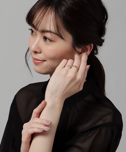 COCOSHNIK(ココシュニック)の「K10ブラックダイヤモンド 縄目×平打ちリング(リング・レディース・チャコール・12号/14号/10号)」の6枚目の写真
