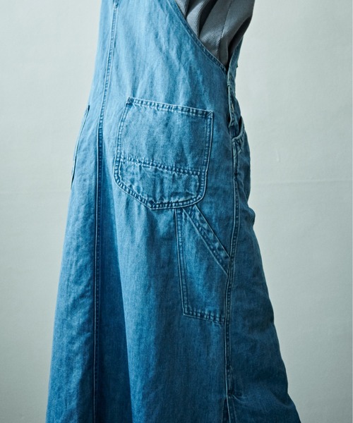 kha:ki（カーキ）の「「KHA:KI / カーキ」Aラインオーバーオールスカート"OVERALL SKIRT"（サロペット/オーバーオール・レディース・カーキ/インディゴブルー・1/2）」の4枚目の写真