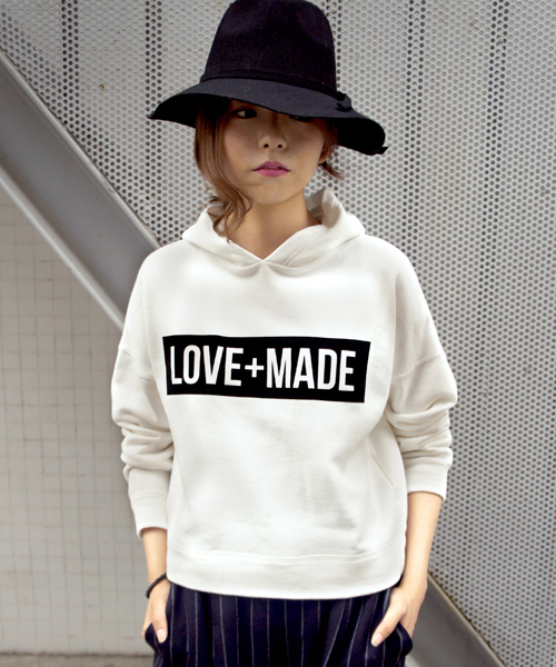 Another Edition(アナザーエディション)の「Another Edition×LOVE MADEフードプルオーバー/ AE×LM HOODED PO(スウェット・レディース・ホワイト/グレー/ネイビー・フリー)」の2枚目の写真