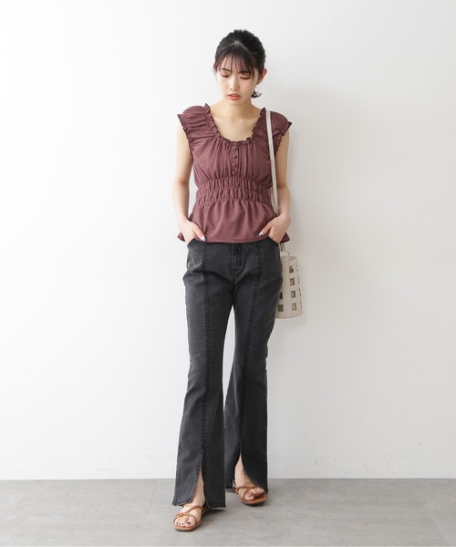 FREE'S MART（フリーズマート）の「【Sシリーズ対応】◆アシメベルトフロントスリットフレアデニムパンツ（デニムパンツ・レディース・ホワイト系その他/ブラック系その他/ライトインディゴブルー・SMALL/MEDIUM）」の4枚目の写真