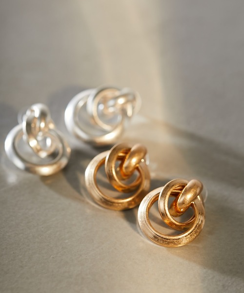Chico(チコ)の「ダブルリングピアス(ピアス(両耳用)・レディース・シルバー/ゴールド・FREE)」の3枚目の写真