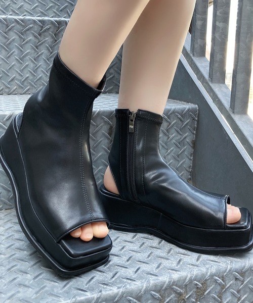 Figments（フィグメンツ）の「オープントゥサンダル（サンダル・レディース・ブラック/オフホワイト・SMALL/MEDIUM）」の2枚目の写真