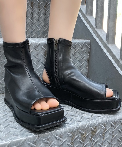 Figments（フィグメンツ）の「オープントゥサンダル（サンダル・レディース・ブラック/オフホワイト・SMALL/MEDIUM）」の13枚目の写真