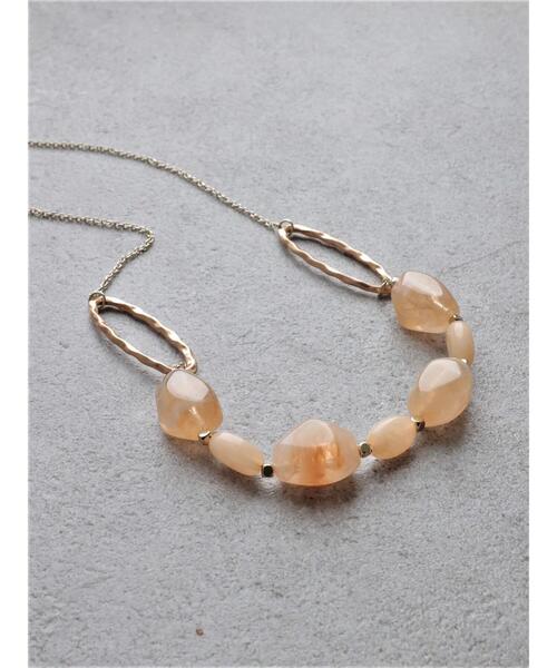 AMERICAN HOLIC（アメリカンホリック）の「変形アクリル&オーバルメタルネックレス（ネックレス・レディース・ベージュ/ブラウン系その他2・FREE）」の3枚目の写真