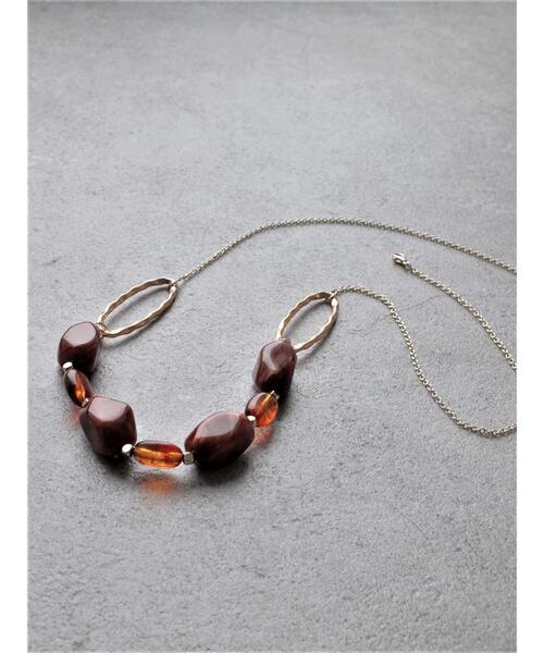AMERICAN HOLIC（アメリカンホリック）の「変形アクリル&オーバルメタルネックレス（ネックレス・レディース・ベージュ/ブラウン系その他2・FREE）」の4枚目の写真