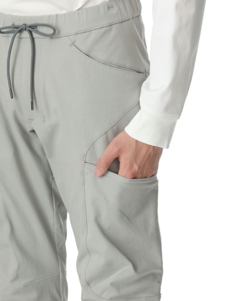 ATTACHMENT（アタッチメント）の「CO/RY STRETCH TWILL BIKER CARGO PANTS（カーゴパンツ・メンズ・ライトグレー/ブラック・3/1/2）」の6枚目の写真