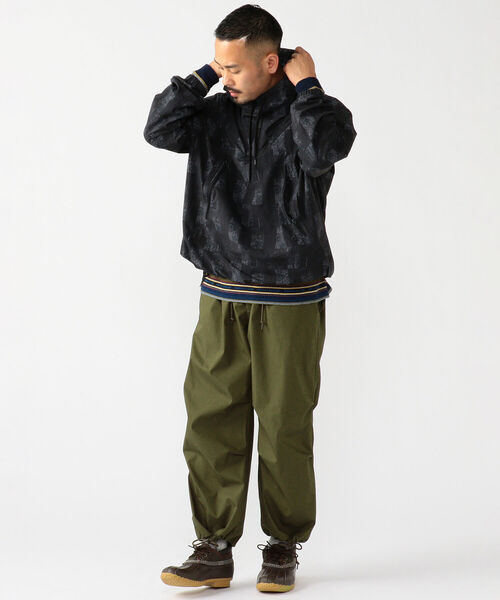 BEAMS PLUS（ビームスプラス）の「BEAMS PLUS / ジオメトリック プリント アノラック パーカ（ナイロンジャケット・メンズ・ネイビー/オリーブ・SMALL/MEDIUM/LARGE/X-LARGE）」の21枚目の写真