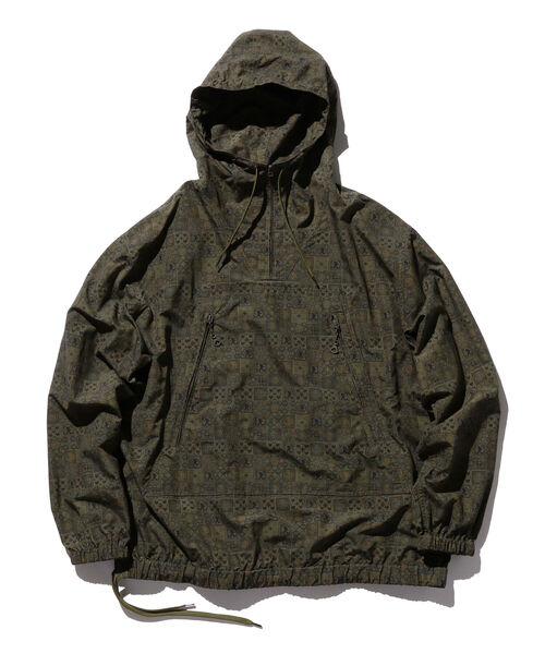 BEAMS PLUS（ビームスプラス）の「BEAMS PLUS / ジオメトリック プリント アノラック パーカ（ナイロンジャケット・メンズ・ネイビー/オリーブ・SMALL/MEDIUM/LARGE/X-LARGE）」の9枚目の写真