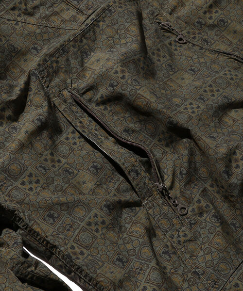 BEAMS PLUS（ビームスプラス）の「BEAMS PLUS / ジオメトリック プリント アノラック パーカ（ナイロンジャケット・メンズ・ネイビー/オリーブ・SMALL/MEDIUM/LARGE/X-LARGE）」の14枚目の写真