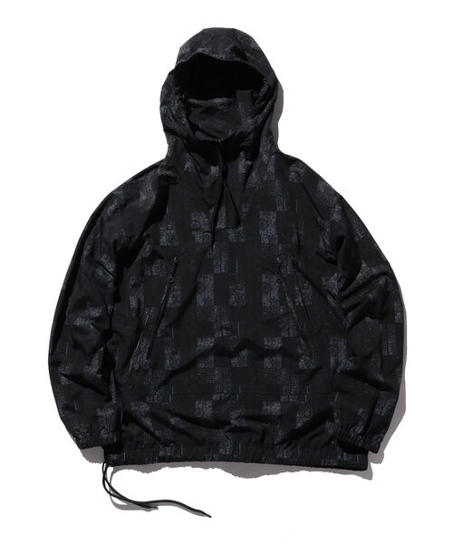 BEAMS PLUS（ビームスプラス）の「BEAMS PLUS / ジオメトリック プリント アノラック パーカ（ナイロンジャケット・メンズ・ネイビー/オリーブ・SMALL/MEDIUM/LARGE/X-LARGE）」の20枚目の写真