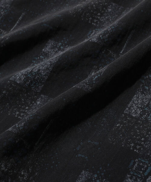 BEAMS PLUS（ビームスプラス）の「BEAMS PLUS / ジオメトリック プリント アノラック パーカ（ナイロンジャケット・メンズ・ネイビー/オリーブ・SMALL/MEDIUM/LARGE/X-LARGE）」の5枚目の写真