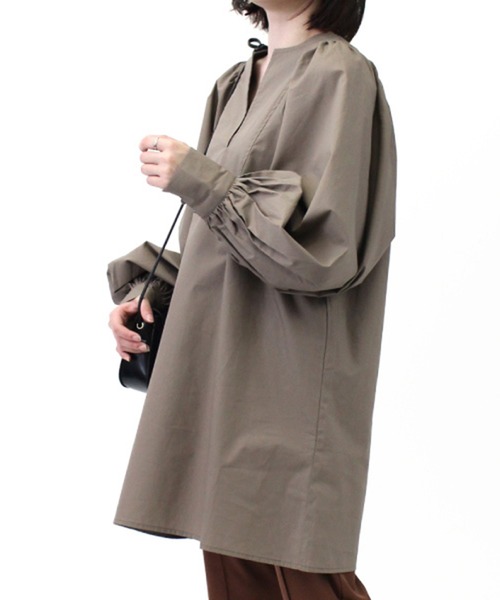 STYLEBLOCK（スタイルブロック）の「ブロードボリュームスリーブブラウス（シャツ/ブラウス・レディース・ホワイト/ブラック/ボルドー/オレンジ系その他/グレイッシュベージュ・M）」の9枚目の写真