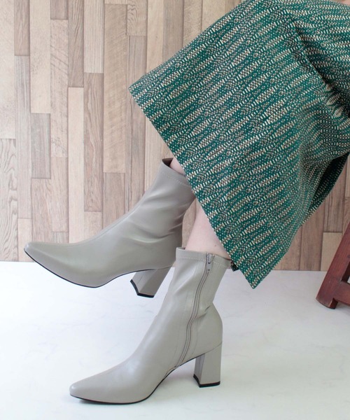 BETTY CLUB（ベティクラブ）の「【sesenta】ポインテッドトゥ ジップ付きショートブーツ（ブーツ・レディース・ブラック/グレー/アイボリー/ピンクベージュ・LL/S/M/L）」の3枚目の写真