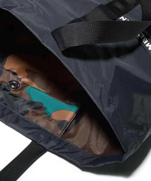 Timberland(ティンバーランド)の「ヘイヴェル ヒル リバーシブル トート バッグ(トートバッグ・メンズ・ブラック/モスグリーン・FREE)」の9枚目の写真