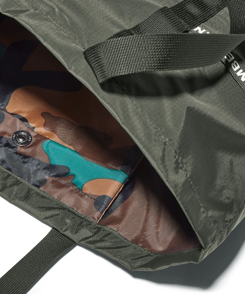 Timberland(ティンバーランド)の「ヘイヴェル ヒル リバーシブル トート バッグ(トートバッグ・メンズ・ブラック/モスグリーン・FREE)」の16枚目の写真