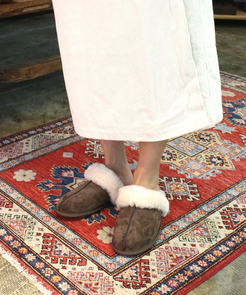 UGG（アグ）の「【UGG】アグ レディース ムートン スリッパ SCUFFETTE II スカフェット ツー（ルームシューズ/スリッパ・レディース・ブラウン系その他・8/9/7）」の2枚目の写真