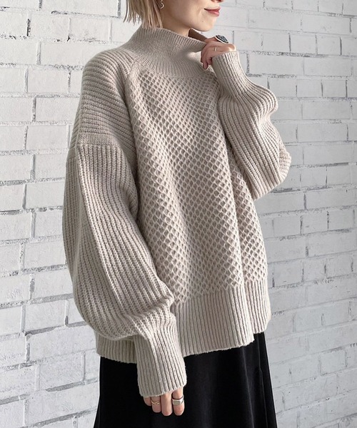 PAGEBOY（ページボーイ）の「5Gショートハイネックプルオーバー（ニット/セーター・レディース・オフホワイト/ブラック/グレイッシュベージュ・FREE）」の3枚目の写真