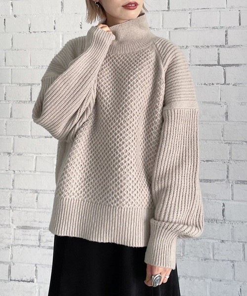 PAGEBOY（ページボーイ）の「5Gショートハイネックプルオーバー（ニット/セーター・レディース・オフホワイト/ブラック/グレイッシュベージュ・FREE）」の11枚目の写真