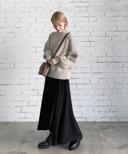 PAGEBOY（ページボーイ）の「5Gショートハイネックプルオーバー（ニット/セーター・レディース・オフホワイト/ブラック/グレイッシュベージュ・FREE）」の13枚目の写真