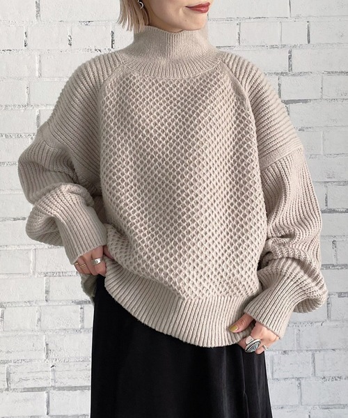 PAGEBOY（ページボーイ）の「5Gショートハイネックプルオーバー（ニット/セーター・レディース・オフホワイト/ブラック/グレイッシュベージュ・FREE）」の10枚目の写真