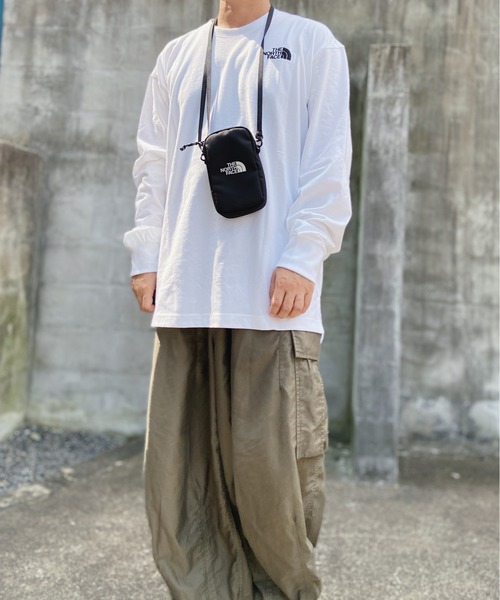 THE NORTH FACE(ザノースフェイス)の「THE NORTH FACE ザ・ノースフェイス / シンプルミニバッグ 縦型ミニショルダーバッグ SIMPLE MINI BAG(ショルダーバッグ・メンズ・ブラック/ライトベージュ・FREE)」の8枚目の写真