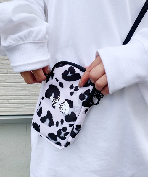 THE NORTH FACE(ザノースフェイス)の「THE NORTH FACE ザ・ノースフェイス / シンプルミニバッグ 縦型ミニショルダーバッグ SIMPLE MINI BAG(ショルダーバッグ・メンズ・ブラック/ライトベージュ・FREE)」の19枚目の写真